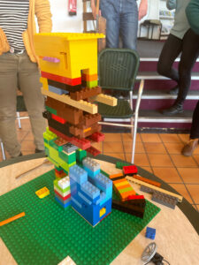 Photo d'une construction en légo pour l'atelier roule ta bille